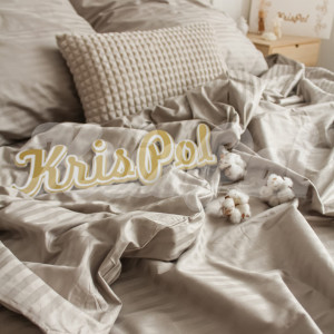 Двуспальное (Євро) постельное белье ™KrisPol, страйп-сатин на резинке 550906-3, (серебристое золото)